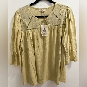 EASEL Los Angeles NWT Light Sage 3/4 Sleeves Flowy Embroidered Blouse M